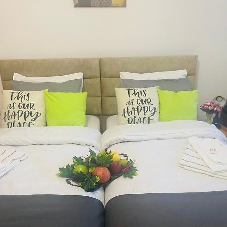 Spacious 2 Bedrooms In The Center Of 예레반 외부 사진