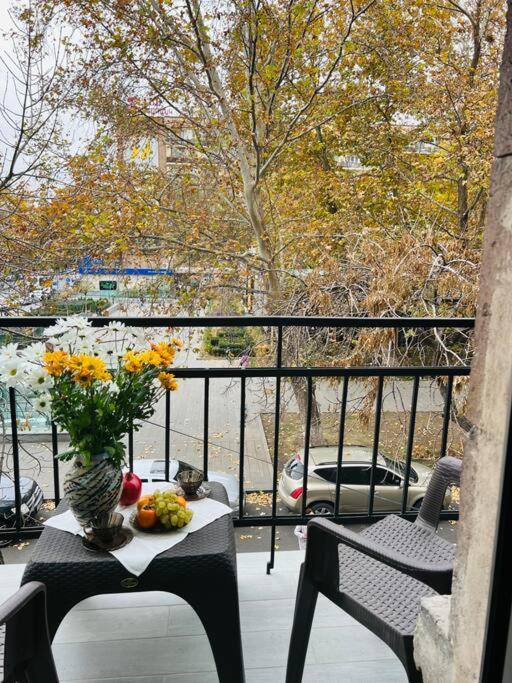 Spacious 2 Bedrooms In The Center Of 예레반 외부 사진