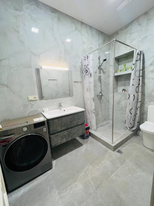 Spacious 2 Bedrooms In The Center Of 예레반 외부 사진
