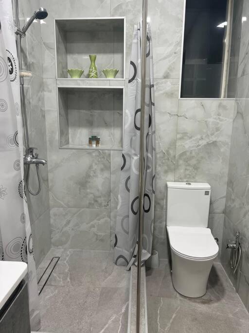 Spacious 2 Bedrooms In The Center Of 예레반 외부 사진
