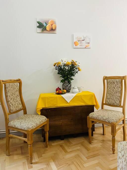 Spacious 2 Bedrooms In The Center Of 예레반 외부 사진