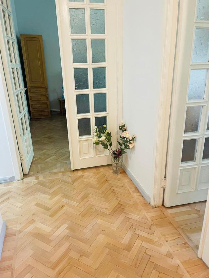 Spacious 2 Bedrooms In The Center Of 예레반 외부 사진